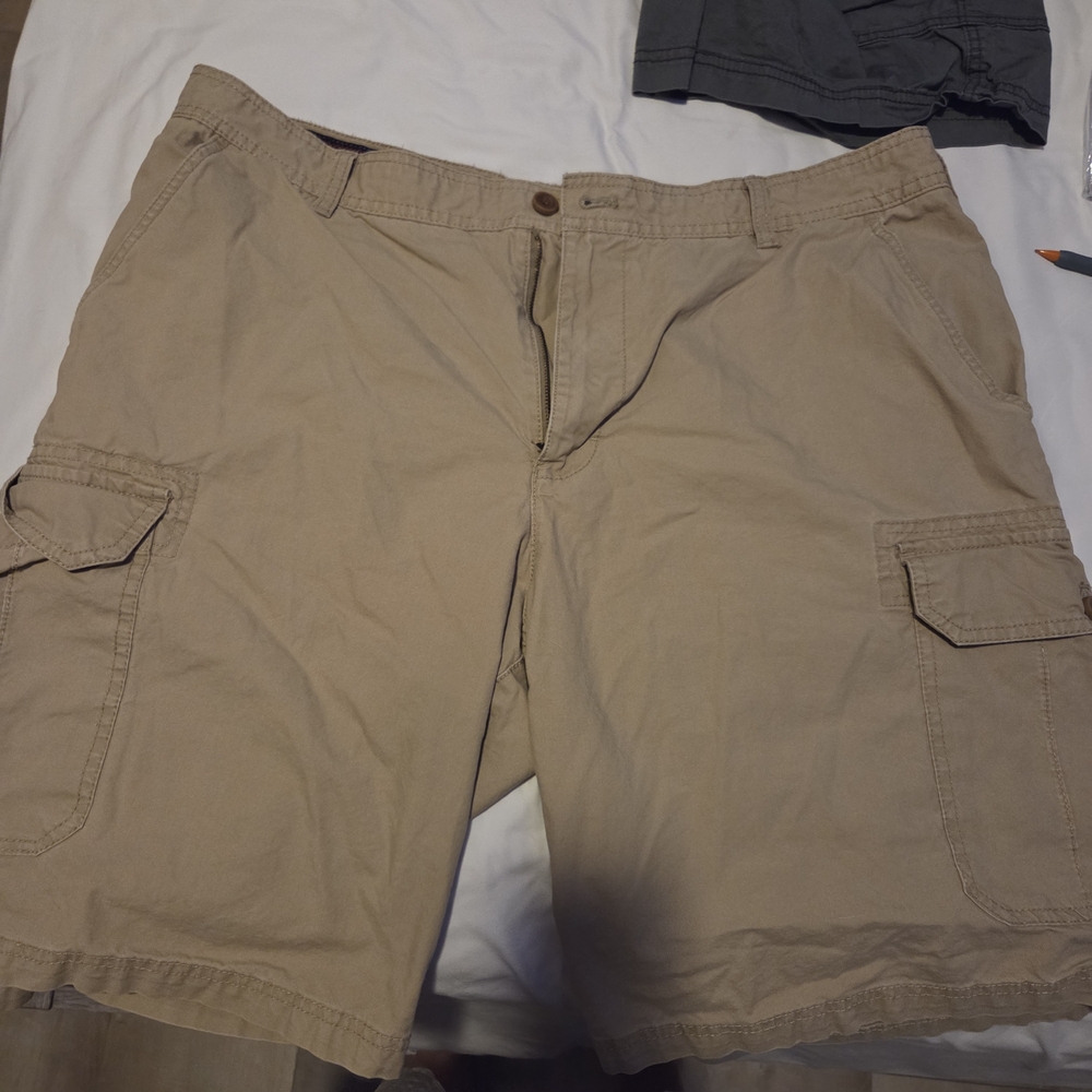 Izod Men's Beige Cargo Shorts - Casual Pocketed Style
